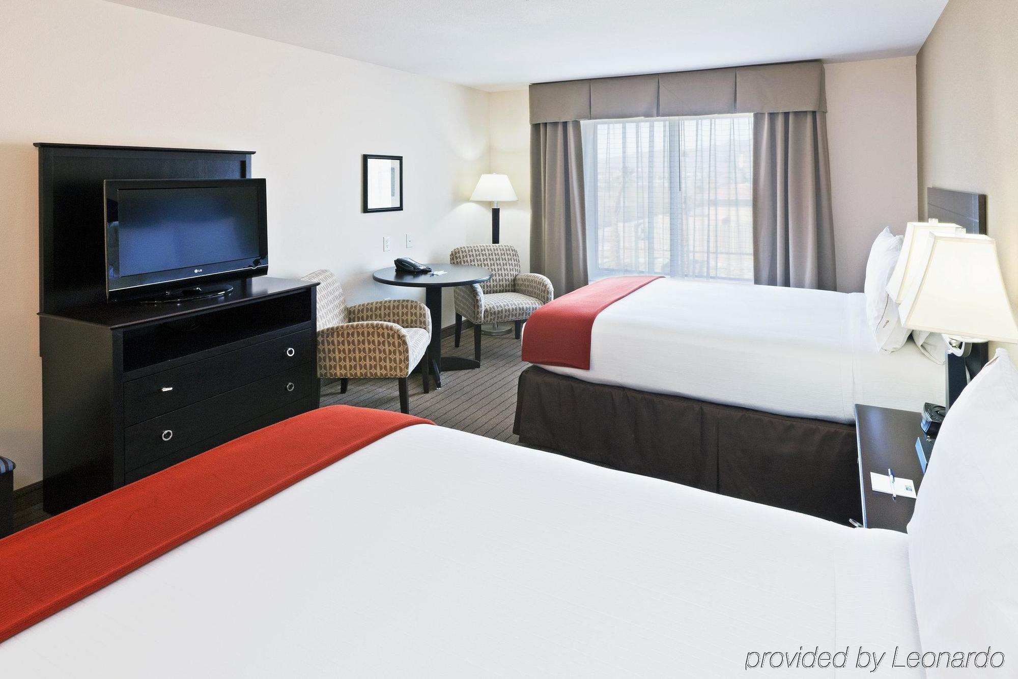 Holiday Inn Express & Suites El Paso Airport By Ihg Номер фото